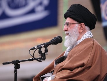 Irán lanza dura advertencia a EE.UU. e Israel ante posibles ataques durante funeral del exlíder supremo Alí Jamenei