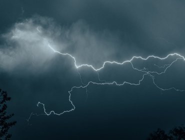 Emiten aviso por posibles tormentas eléctricas en el archipiélago Juan Fernández