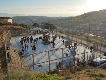 Basural del campamento Manuel Bustos de Viña fue reconvertido en moderna multicancha