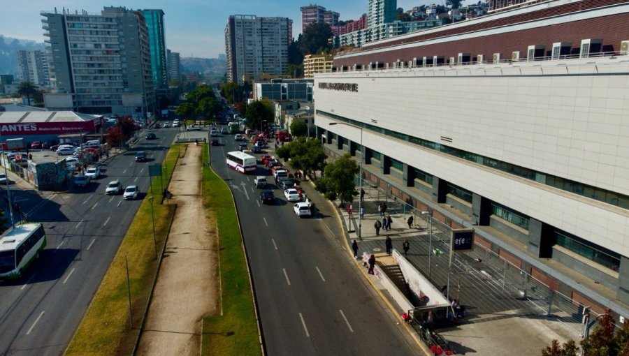 Viña del Mar renovará luminarias LED en el entorno de hospitales para reforzar seguridad
