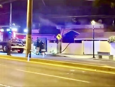 Bomberos rescatan a persona atrapada en incendio que afectó a una vivienda en El Tabo