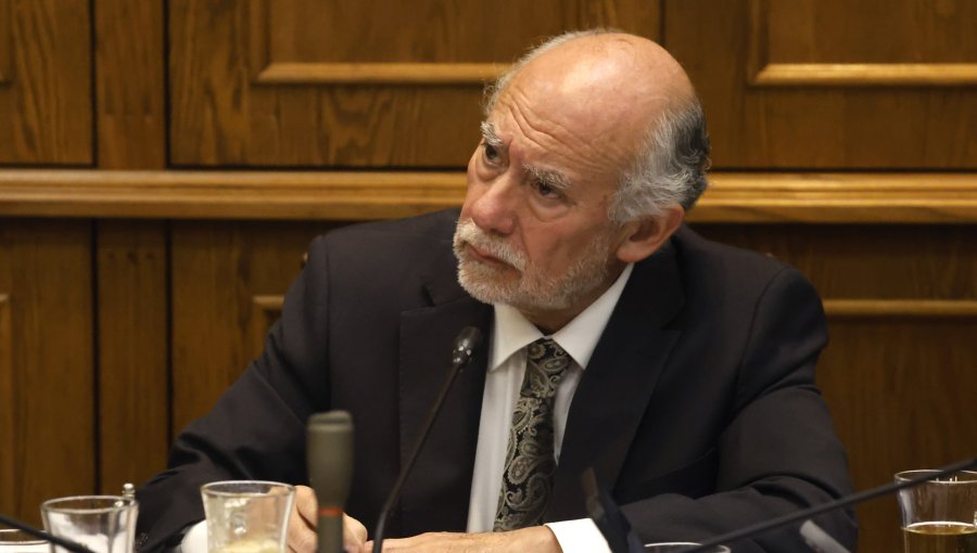 Senador Flores acusa que el Gobierno está "minimizando" el dictamen de Contraloría contra la exministra Steinert
