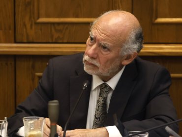 Senador Flores acusa que el Gobierno está "minimizando" el dictamen de Contraloría contra la exministra Steinert