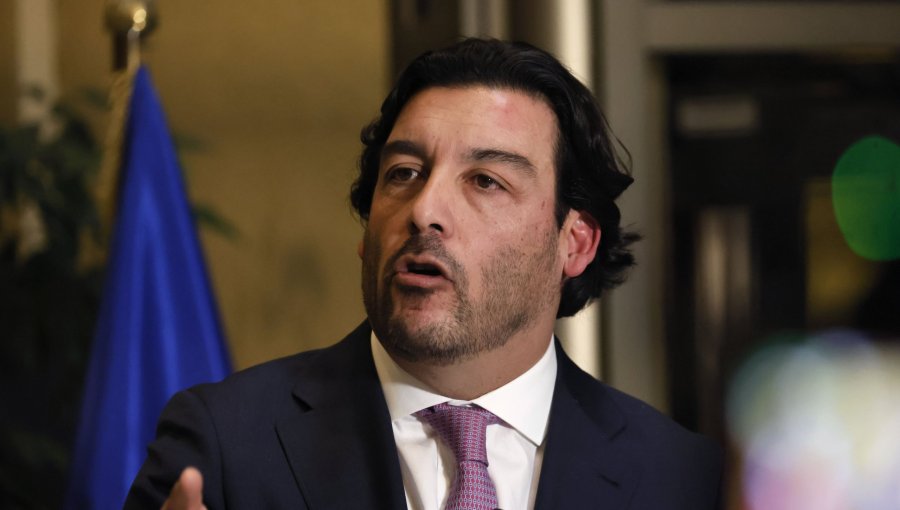 Diputado Leiva no descarta acusación constitucional contra exministra Steinert tras dictamen de Contraloría