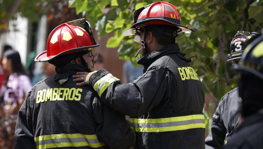 Una persona fallecida dejó incendio de vivienda en sector de Gómez Carreño en Viña del Mar