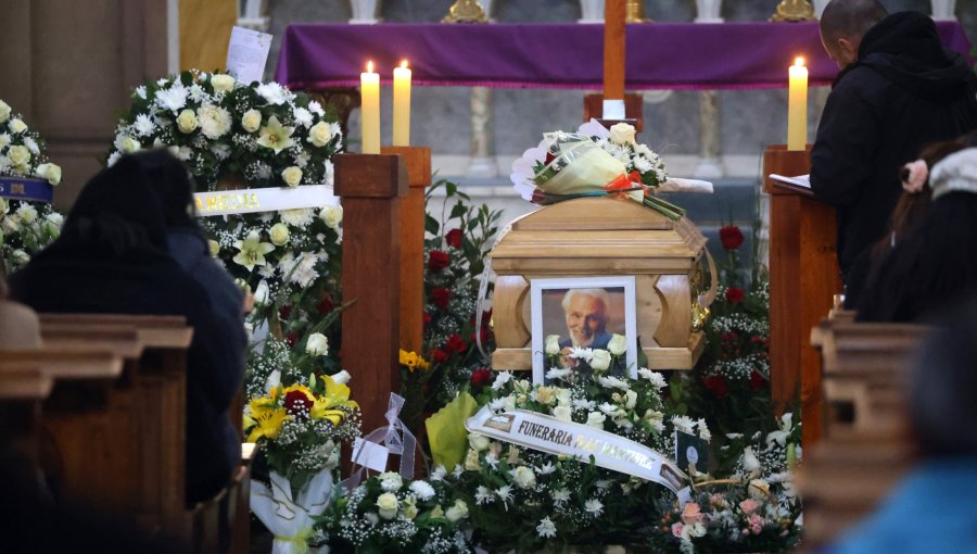 Familiares, colegas y seguidores despiden al actor Fernando Kliche