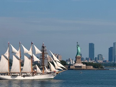 La "Esmeralda" y ministros chilenos celebran los 250 años de EE.UU. en Nueva York