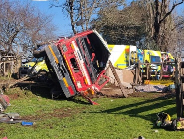 Bombera de 20 años muere tras volcar carro bomba en La Araucanía