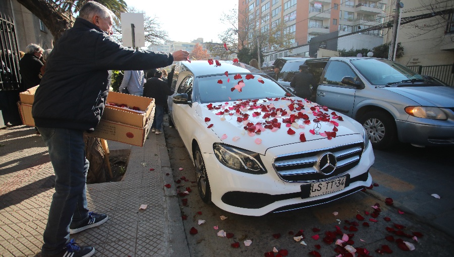 Multitudinaria despedida al actor Fernando Kliche en la Pérgola de las Flores