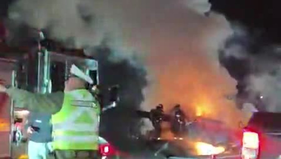 Mortal accidente en Ruta 5 Norte a la altura de Sopraval: Auto incendiado, un muerto y heridos graves