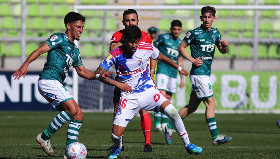 Universidad de Chile vence a Wanderers y recupera el liderato del grupo D