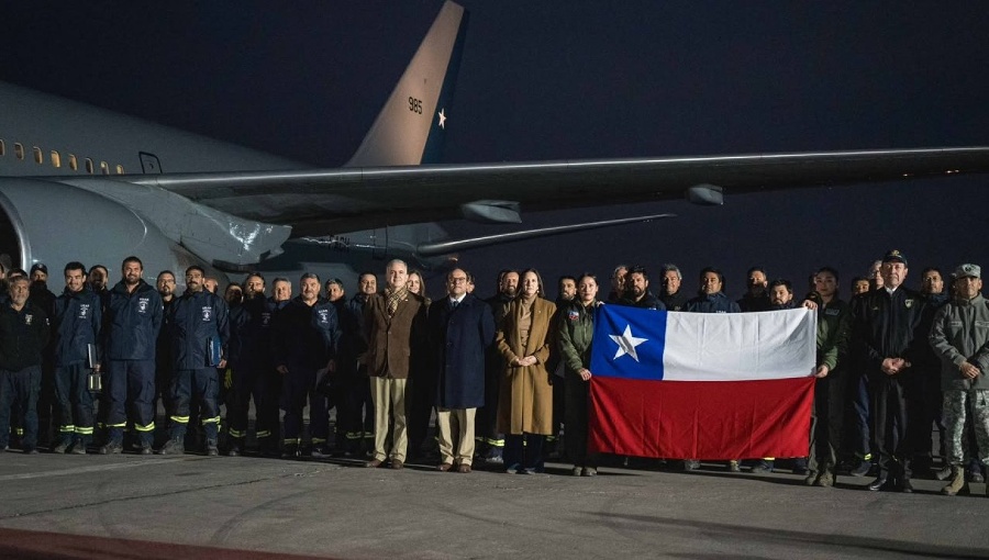 Retornan los 45 bomberos rescatistas tras misión por terremotos en Venezuela