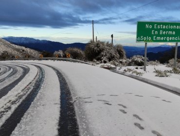 Heladas de hasta -4°C obligan al cierre preventivo de la Cuesta La Dormida en Olmué