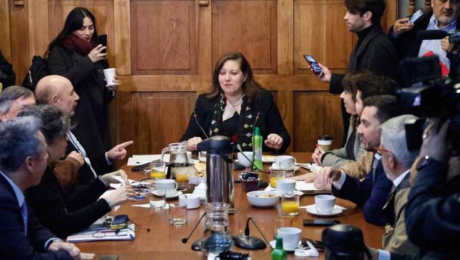Presidenta del PS asegura que en la oposición evalúan llevar al TC la invariabilidad tributaria de la megarreforma