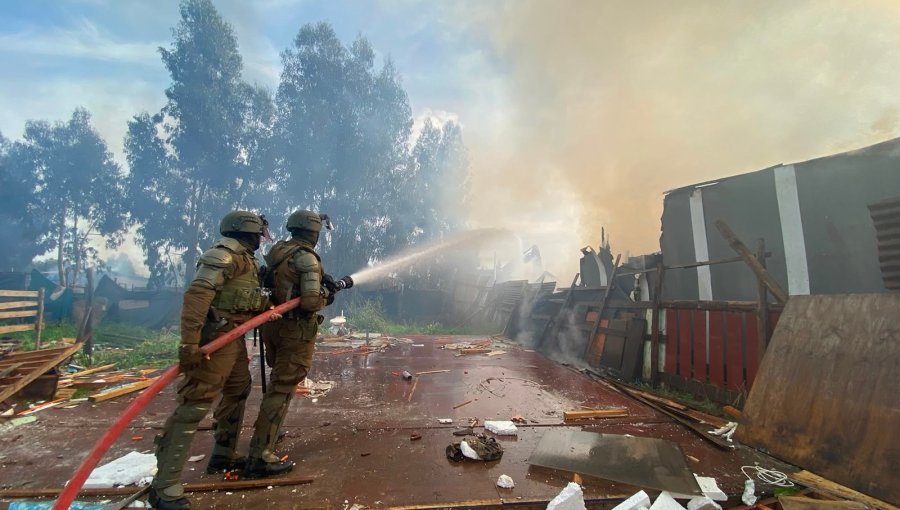 Tres incendios simultáneos interrumpieron el desalojo de la megatoma en San Antonio