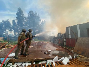 Tres incendios simultáneos interrumpieron el desalojo de la megatoma en San Antonio
