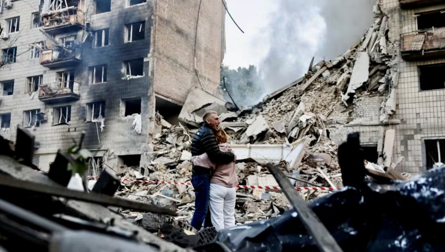 Al menos 14 muertos y cerca de 60 heridos dejan nuevos bombardeos rusos sobre Kiev