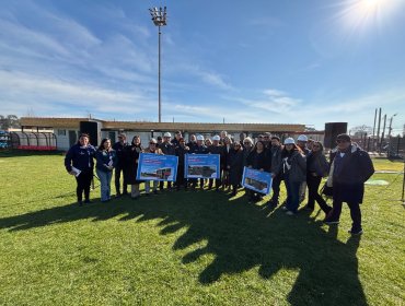 Sedes vecinales, calles y estadio municipal: gobernador Mundaca supervisa e inaugura obras en Algarrobo y El Tabo