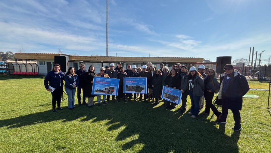 Sedes vecinales, calles y estadio municipal: gobernador Mundaca supervisa e inaugura obras en Algarrobo y El Tabo