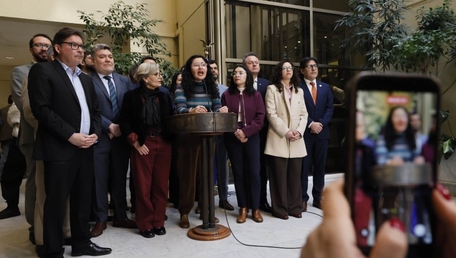 Oposición impulsará una comisión investigadora tras dictamen de Contraloría contra exministra Steinert