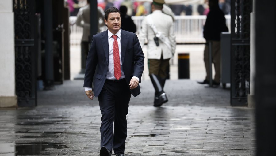 Senador Squella arremete contra Contraloría por dictamen sobre exministra Steinert y propone revisar sus atribuciones