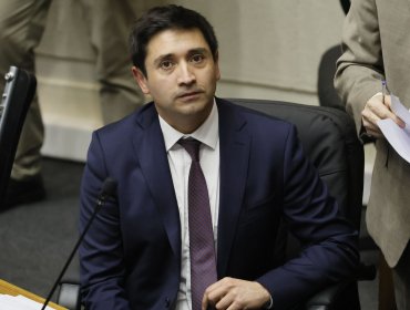 Tribunal reabre investigación contra senador Calisto por presunto fraude al Fisco y desafuero queda en vilo
