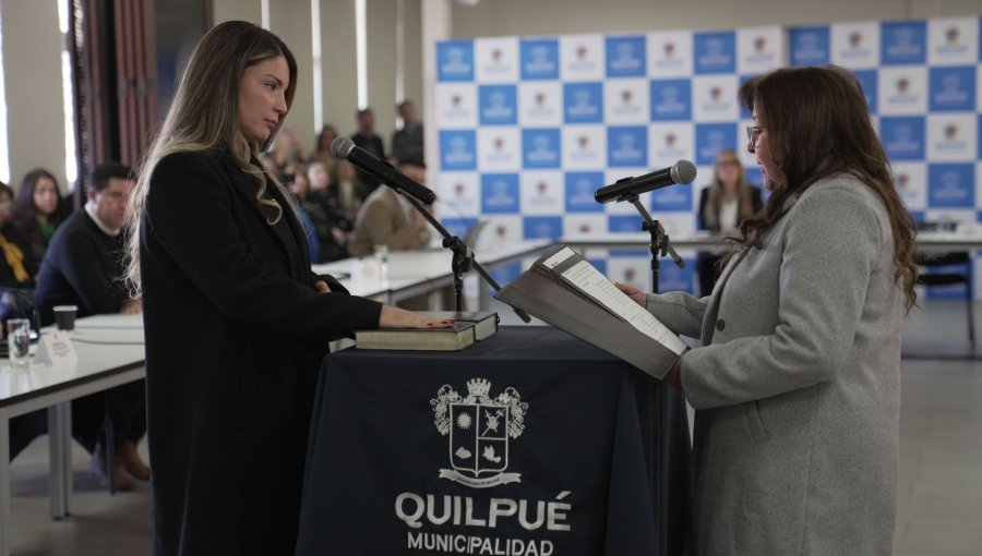 Laura González jura como nueva Concejal de Quilpué: "Emocionada, ansiosa y feliz"