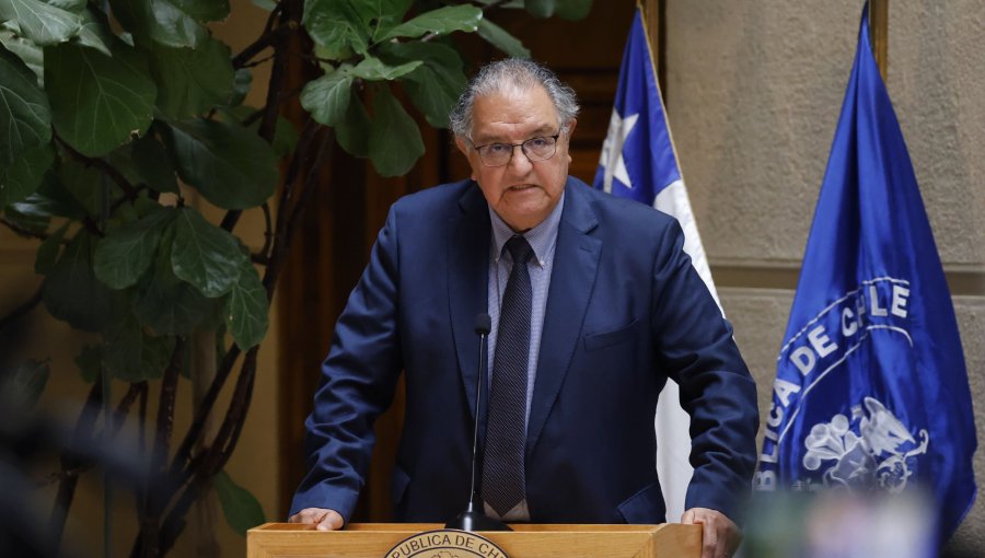 Senador Huenchumilla emplazó al PS a tomar la conducción de la oposición para hacer frente al Gobierno