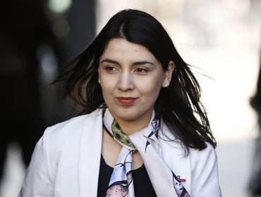 Piden a Contraloría que investigue millonarios aumentos de sueldo en Ministerio de la Mujer