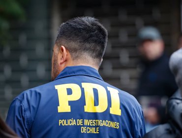 Funcionario de la PDI permanece grave tras autoinferirse una herida luego de parapetarse en oficina de Las Condes