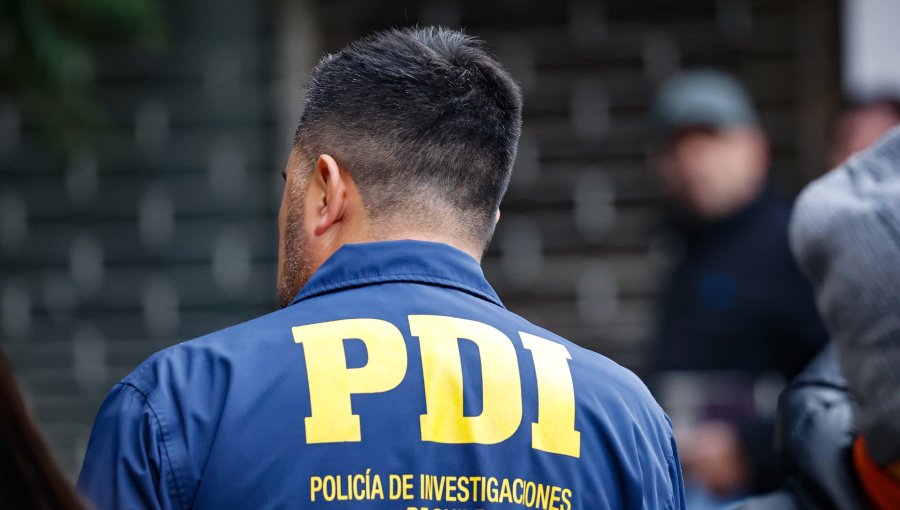 Funcionario de la PDI permanece grave tras autoinferirse una herida luego de parapetarse en oficina de Las Condes