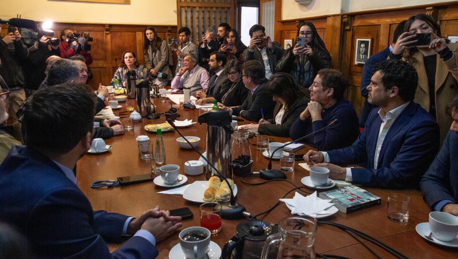 Oposición acuerda recurrir al TC por temas tributarios y medioambientales de la megarreforma