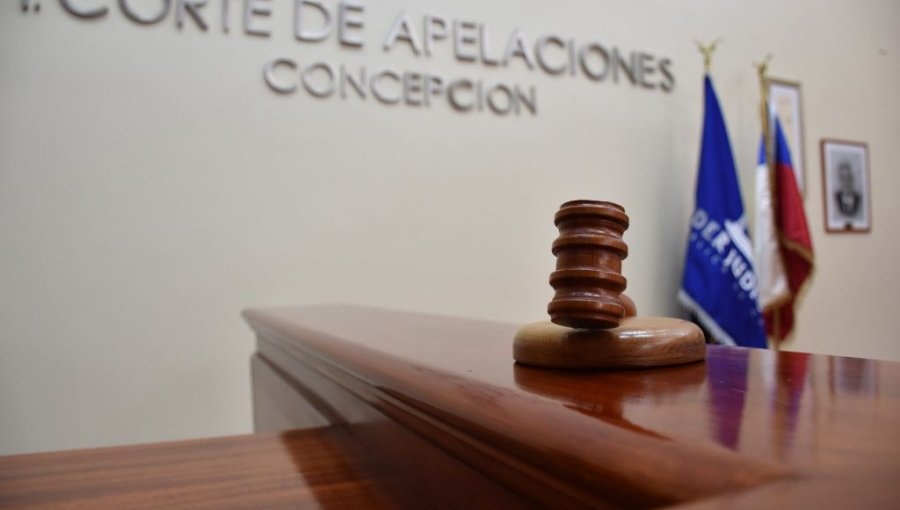 Confirman prisión preventiva para abogada imputada por corrupción en Los Ángeles