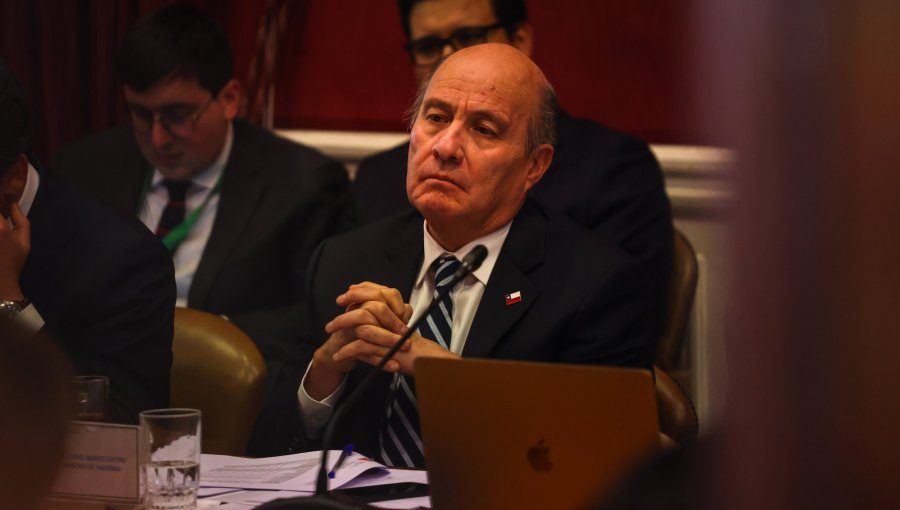 Ministro Quiroz da pie atrás y desiste de rebaja del impuesto corporativo al 22% para "privilegiar" el acuerdo con el PPD