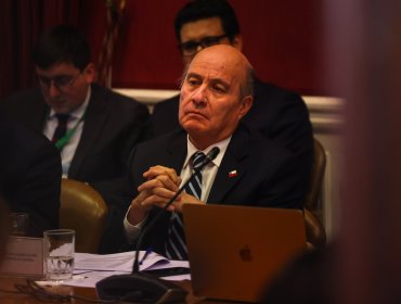 Ministro Quiroz da pie atrás y desiste de rebaja del impuesto corporativo al 22% para "privilegiar" el acuerdo con el PPD