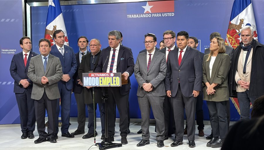 Gobierno acuerda con Rodrigo Mundaca y otros 10 gobernadores regionales un plan para generar 50 mil empleos en cuatro meses