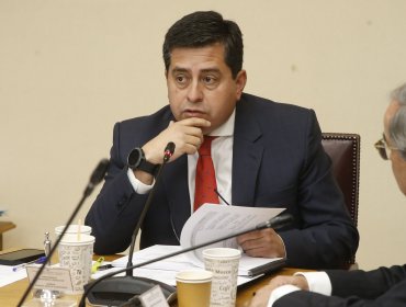 “Refleja el infantilismo de la oposición”: Senador Araya defiende acuerdo con el Gobierno por la megarreforma