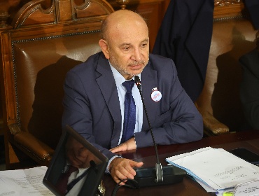 Senador Castro por tensiones en el PS: "Ojalá se pudiera lavar la ropa sucia en casa"