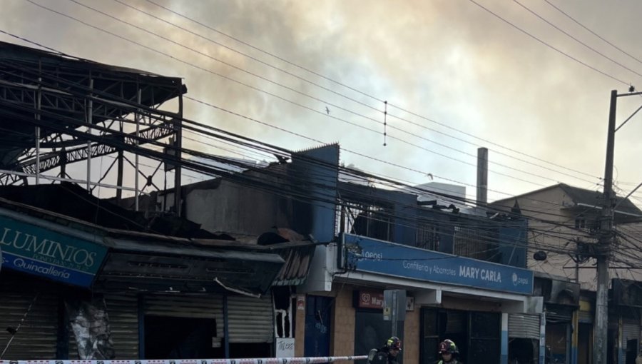 Ocho locales comerciales afectados dejó emergencia que movilizó a 250 Bomberos en San Antonio