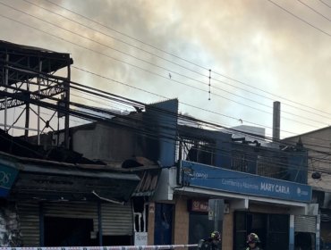Ocho locales comerciales afectados dejó emergencia que movilizó a 250 Bomberos en San Antonio