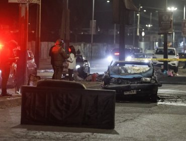 Dos muertos y un vehículo quemado tras balacera en población de San Bernardo