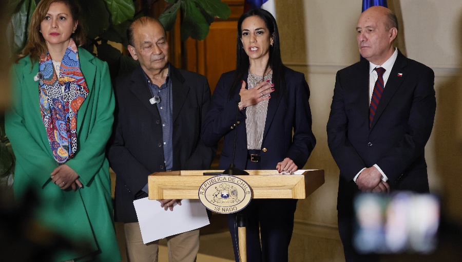 Senadora Carvajal confirma rechazo a la megarreforma: "Siempre dijimos que era mala"