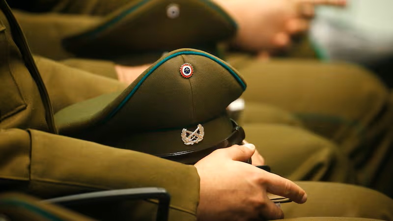 Carabineros abre 56 vacantes para personal civil en 11 regiones del país con sueldos de hasta $1.820.539