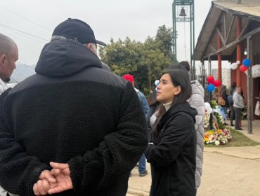 Alcaldesa Ripamonti acompañó a familiares en velorio y funeral de víctimas de tragedia en feria Caupolicán de Viña del Mar