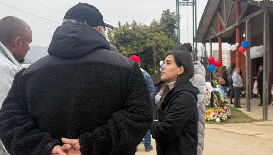 Alcaldesa Ripamonti acompañó a familiares en velorio y funeral de víctimas de tragedia en feria Caupolicán de Viña del Mar