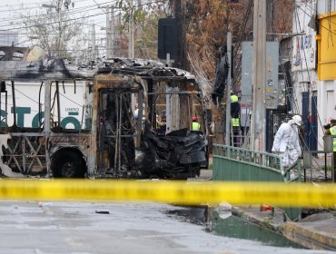 Ascienden a siete los fallecidos tras incendio por colisión entre camioneta y un bus del sistema RED en el barrio Franklin