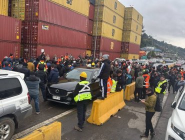 Trabajadores portuarios acusan "nula voluntad" del Gobierno y mantiene movilización por pensiones de gracia