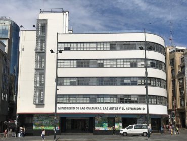 Ministerio de las Culturas explica aumento de sueldo a seremis: "Corresponde a una Política de Estado"