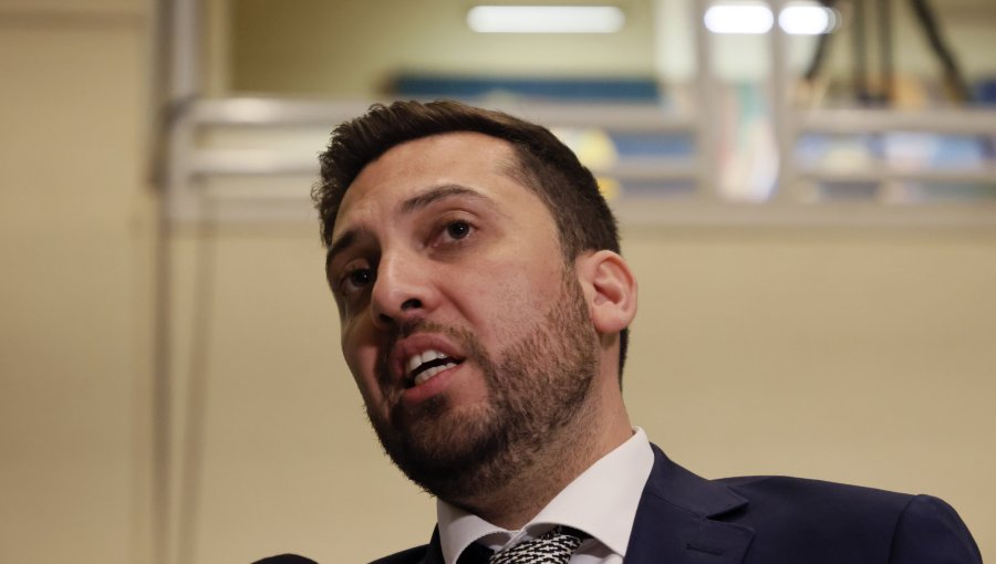 Diputado Soto arremete contra Quiroz tras caída del acuerdo: "No se puede confiar en el ministro"