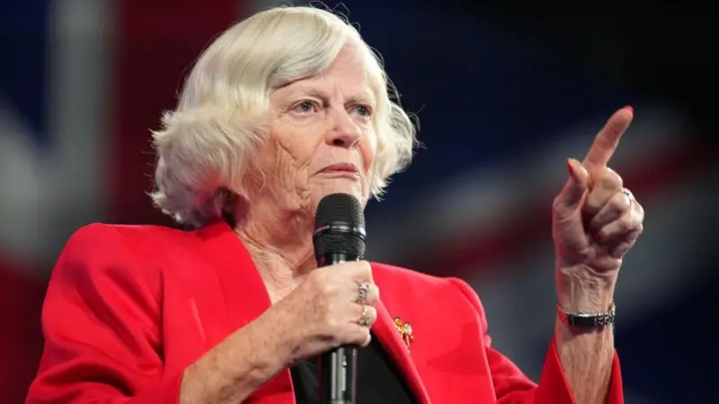 Policía británica asegura que la exdiputada Ann Widdecombe fue asesinada en un "ataque selectivo"